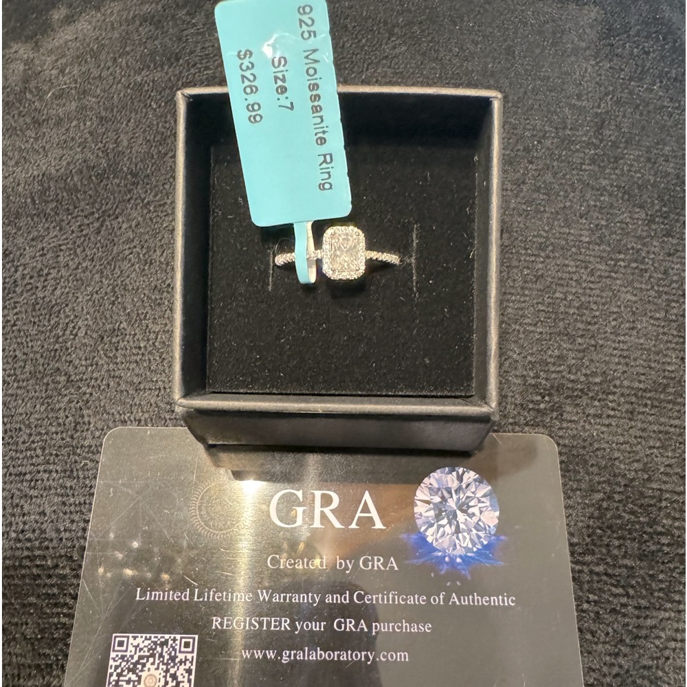 BRAND NEW Moissanite Ring size 7 sterling silver